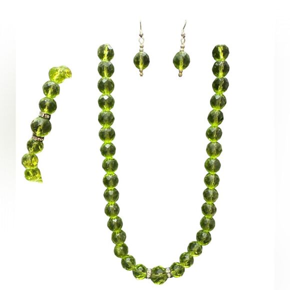Brilliant green beaded necklace bracelet & earring set - Picture 2 of 3